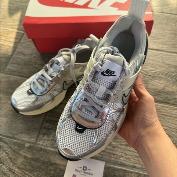 Brand New Nike V2K Run “Summit White Metallic Silver “ Women’s Shoes FD0736-100 - Picture 10 of 12